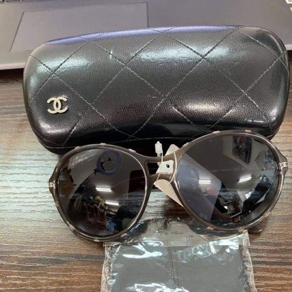 Chanel sunglasses - Picture 8 of 9